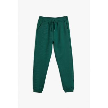 Pantaloni conici de trening cu buzunare oblice la reducere