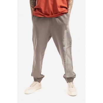 A-COLD-WALL* pantaloni de trening din bumbac Collage culoarea gri ACWMB097.-MIDGREY de firma originali