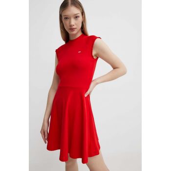 Tommy Jeans rochie culoarea roșu, mini, evazați DW0DW17928