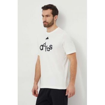 adidas tricou din bumbac bărbați, culoarea bej, cu imprimeu IS2010 ieftin
