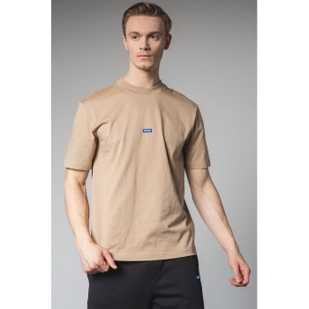 Tricou cu decolteu la baza gatului si logo Nieros
