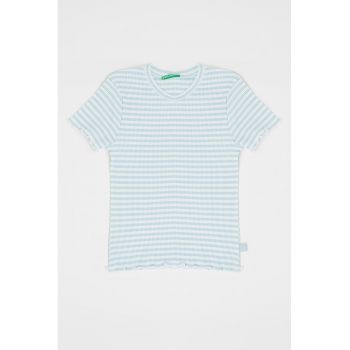 Tricou cu decolteu la baza gatului si model in dungi