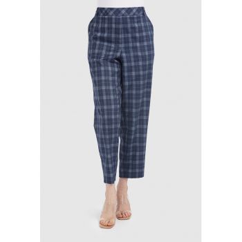 Pantaloni lejeri cu model in carouri
