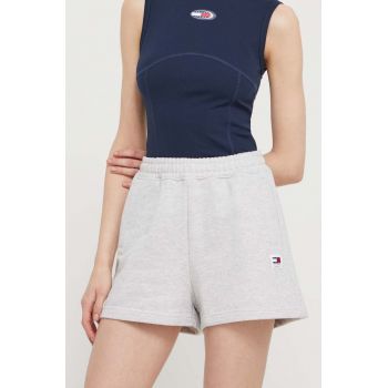 Tommy Jeans pantaloni scurti din bumbac culoarea gri, neted, high waist