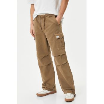 Pantaloni cargo cu snur in talie