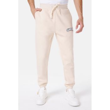 Pantaloni de trening cu aplicatie text