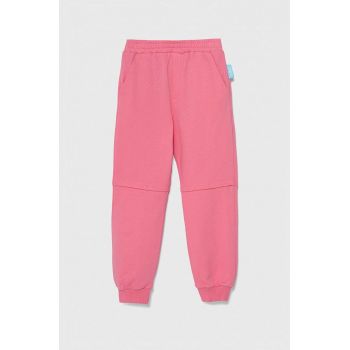 Emporio Armani pantaloni de trening din bumbac pentru copii x The Smurfs culoarea roz, neted de firma originali