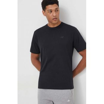 New Balance tricou din bumbac barbati, culoarea negru, cu imprimeu de firma original