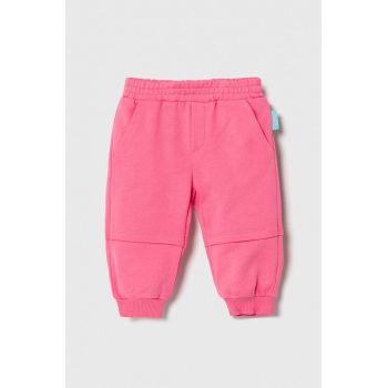 Emporio Armani pantaloni de trening din bumbac pentru bebeluși x The Smurfs culoarea roz, neted de firma originali
