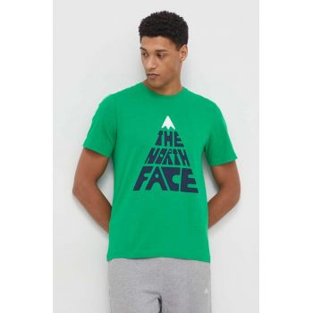 The North Face tricou din bumbac barbati, culoarea verde, cu imprimeu ieftin