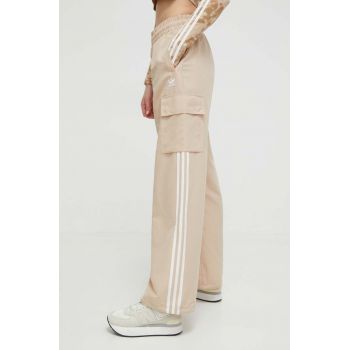 adidas Originals pantaloni de trening culoarea bej IZ0717