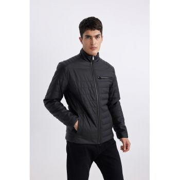 Geaca slim fit matlasata