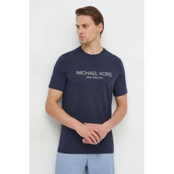 Michael Kors tricou din bumbac barbati, culoarea albastru marin, cu imprimeu ieftin
