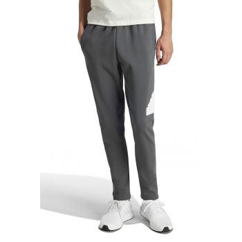 Pantaloni de trening Future Icons Badge of Sport la reducere