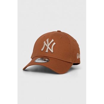 New Era șapcă de baseball din bumbac culoarea maro, cu imprimeu, NEW YORK YANKEES ieftina