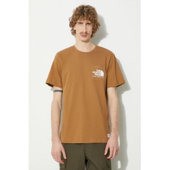 The North Face tricou din bumbac M Berkeley California Pocket S/S Tee barbati, culoarea maro, cu imprimeu, NF0A87U21731 ieftin