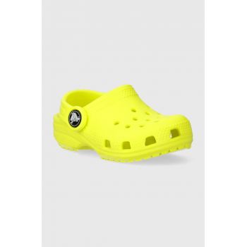 Crocs slapi copii CLASSIC CLOG culoarea verde ieftini