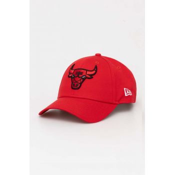 New Era șapcă de baseball din bumbac culoarea rosu, cu imprimeu, CHICAGO BULLS ieftina