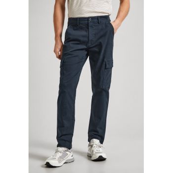 Pantaloni chino din amestec de bumbac cu buzunare laterale