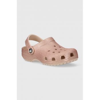 Crocs slapi copii CLASSIC GLITTER CLOG culoarea roz ieftini