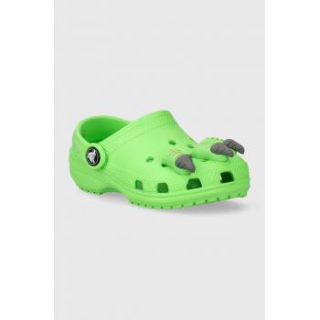 Crocs slapi copii CLASSIC IAM DINOSAUR CLOG culoarea verde ieftini