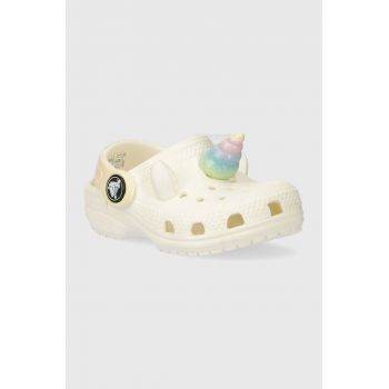 Crocs slapi copii CLASSIC IAM RAINBOW UNICORN CLOG culoarea bej ieftini