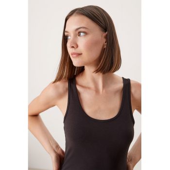 Top slim fit cu decolteu amplu