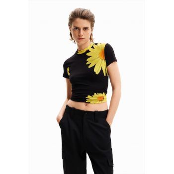 Tricou crop cu model grafic la reducere