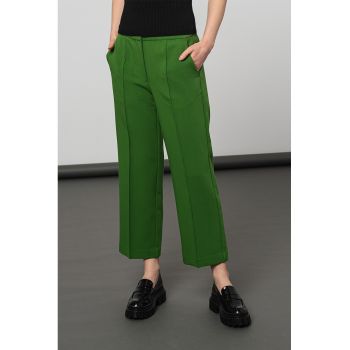 Pantaloni crop cu croiala dreapta