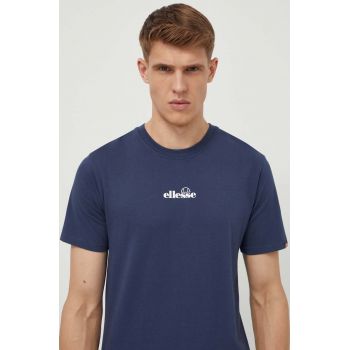 Ellesse tricou din bumbac Ollio Tee barbati, culoarea albastru marin, cu imprimeu, SHP16463