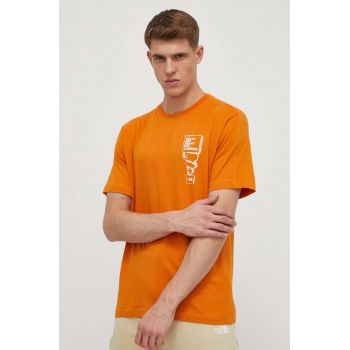 The North Face tricou din bumbac barbati, culoarea portocaliu, cu imprimeu, NF0A87FFPCO1 de firma original