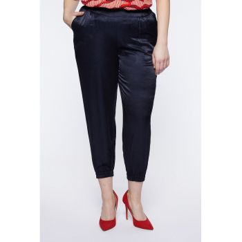 Pantaloni crop de satin