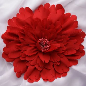 Brosa floare rosie cu multe petale si diametru de 20 cm, cu clips pentru par ieftina