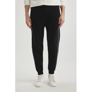 Pantaloni de trening cu talie ajustabila