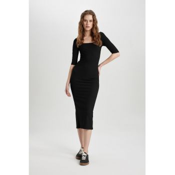 Rochie midi cambrata si striata