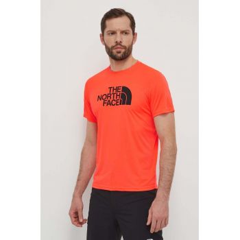 The North Face tricou sport Reaxion Easy culoarea rosu, cu imprimeu, NF0A4CDVQI41