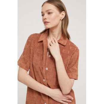 UGG camasa femei, culoarea maro, cu guler clasic, regular, 1153970 ieftina
