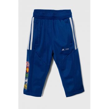 adidas pantaloni de trening pentru copii x Marvel culoarea albastru marin, cu imprimeu ieftini