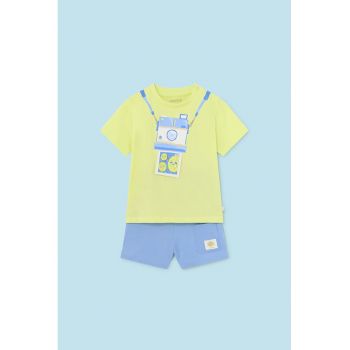 Set de tricou si pantaloni scurti cu imprimeu