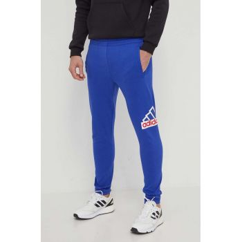 adidas pantaloni de trening cu imprimeu, IS9594 ieftini