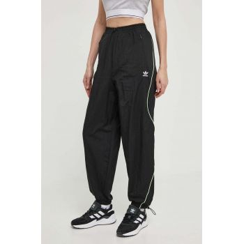 adidas Originals pantaloni de trening culoarea negru, neted, IT9698