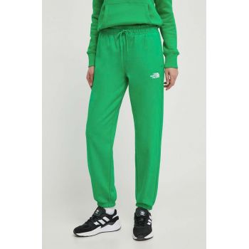 The North Face pantaloni de trening culoarea verde, neted, NF0A7ZJFPO81 de firma original