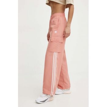 adidas Originals pantaloni de trening culoarea roz, cu imprimeu, IZ0715 de firma original