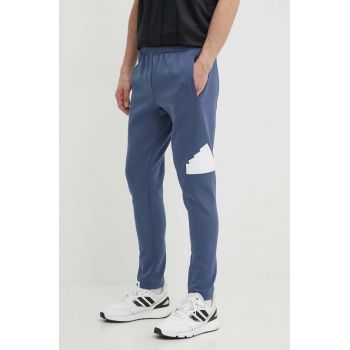 adidas pantaloni de trening cu imprimeu, IR9179 ieftini