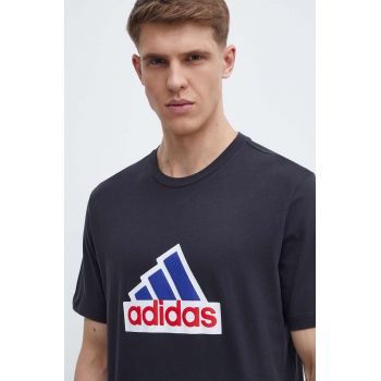 adidas tricou din bumbac barbati, culoarea negru, cu imprimeu, IS9596 ieftin