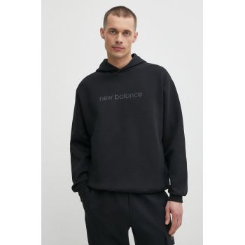 New Balance bluza barbati, culoarea negru, cu glugă, cu imprimeu, MT41571BK de firma original