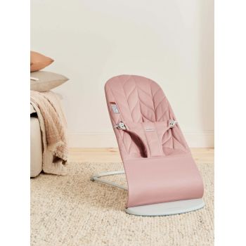 Balansoar BabyBjorn Bliss Dusty Pink din tesatura matlasata cu aspect delicat de petala