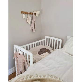 Patut bebe din lemn masiv bedside Alice alb + saltea comfort 100x50 cm