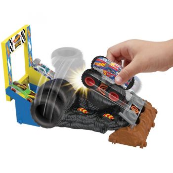 Hot Wheels Monster Trucks Arena World: Entry Challenge - Race Ace's Tire Smash Race, Track (includes 2 toy cars)