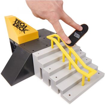 Spin Master Tech Deck X-Connect Starter Set - Pyramid Shredder Ramp Set, Toy Vehicle (with a Fingerboard)